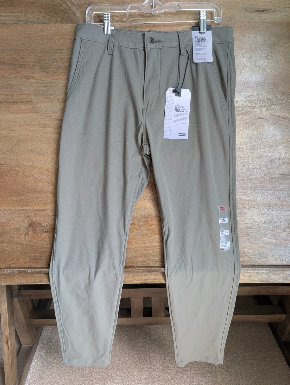 NWT Levi's Chino Pants Mens 32/34 Green Flex-Tech Standard Tapered Quick Drying